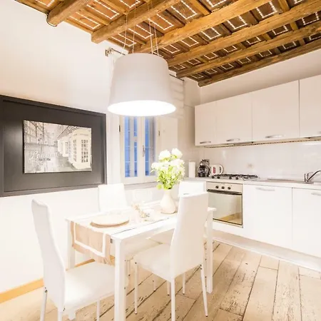 Portico D'ottavia Apartamento *