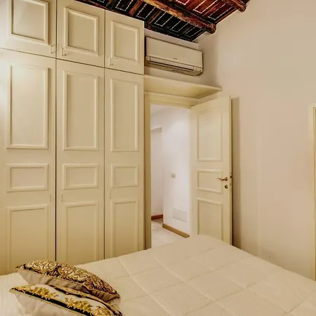 Portico D'ottavia Apartment *