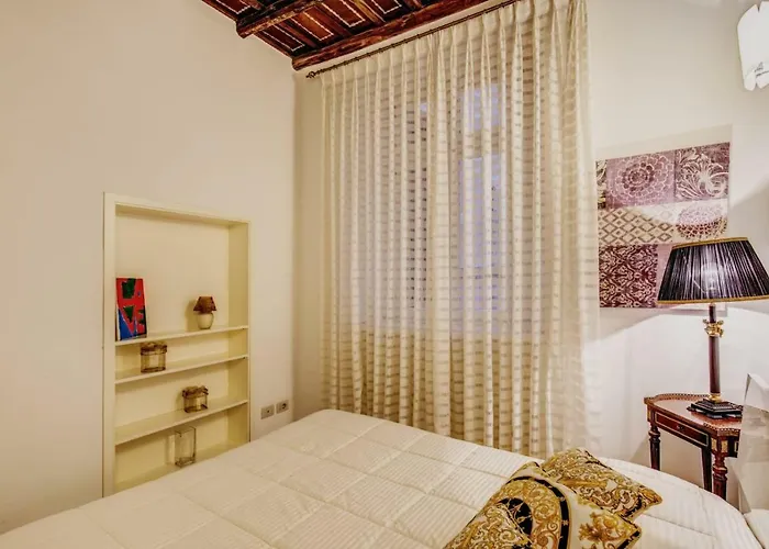 Portico D'ottavia Апартаменты *